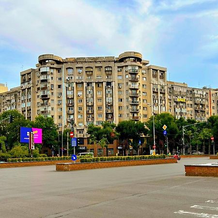 Apartment Palace Of Parliament Бухарест Экстерьер фото